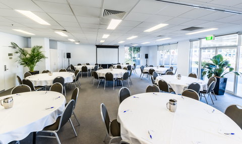 Pacific Suites Canberra - Perths Hotel 8