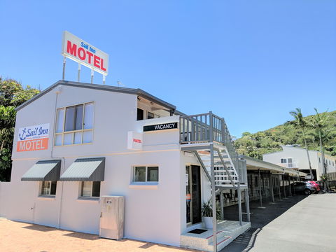 Sail Inn - Yeppoon - Perths Hotel 1