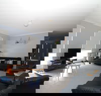 Sussex Inlet Holiday Home - Perths Hotel