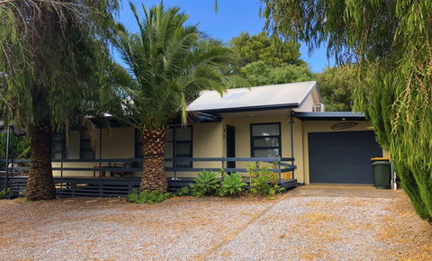 6 Barton Crescent, Normanville - Perths Hotel 1