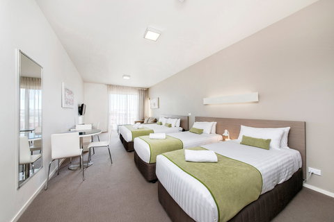 Abode Gungahlin - Perths Hotel 2