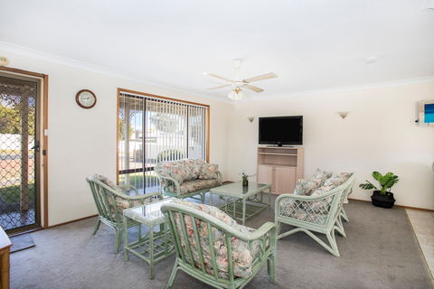 Affordable Holiday Accommodation - Perths Hotel 1