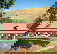 Brigham House - Tooma - Perths Hotel