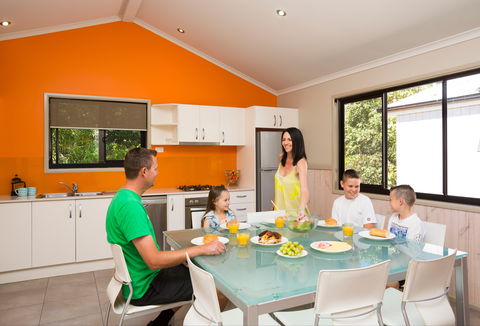 Burleigh Beach Tourist Park - Perths Hotel 0