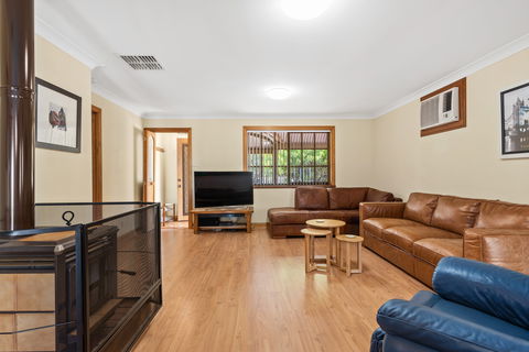 Century21 SouthCoast: Reef & Vines Port Noarlunga - Perths Hotel 1