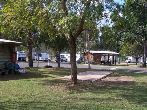Eidsvold Caravan Park - Perths Hotel 1