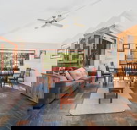 Porepunkah Elms - Perths Hotel