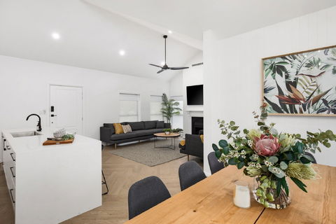 Abode Accommodations - Perths Hotel 1