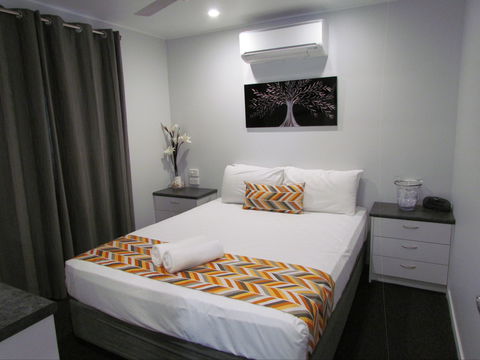 Alex Beach Cabins And Tourist Park - Perths Hotel 2