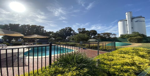 Elliston Caravan Park - Perths Hotel 0