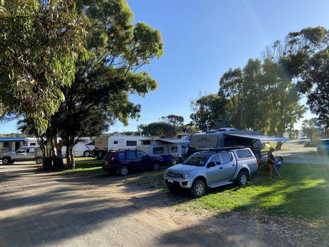 Elliston Caravan Park - Perths Hotel 1
