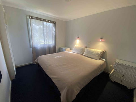 Elliston Caravan Park - Perths Hotel 2