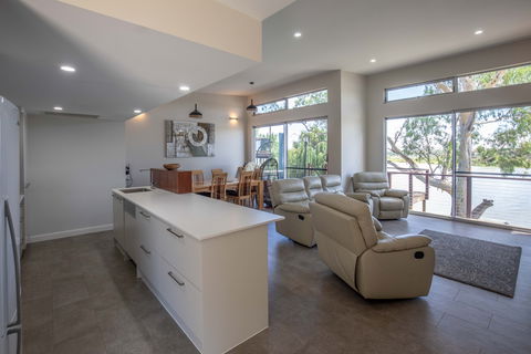 Greenbanks - River Shack Rentals - Perths Hotel 2