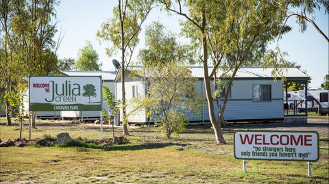 Julia Creek Caravan Park - Perths Hotel 0