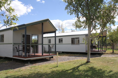 Julia Creek Caravan Park - Perths Hotel 1