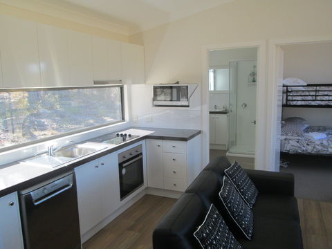 Just Red Wines Vineyard Cabins - Perths Hotel 2