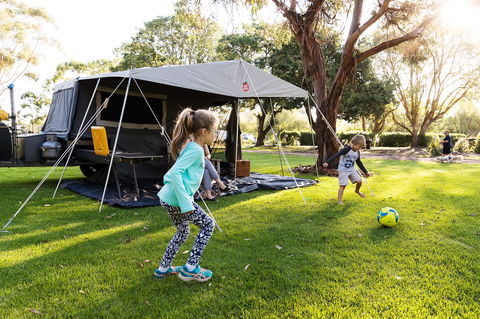 Mortlake Caravan Park - Perths Hotel 0