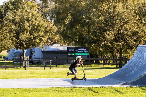 Mortlake Caravan Park - Perths Hotel 2