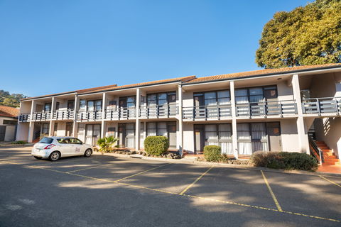 Nightcap At Ferntree Gully Hotel - Perths Hotel 0