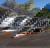 Sapphire City Caravan Park - Perths Hotel