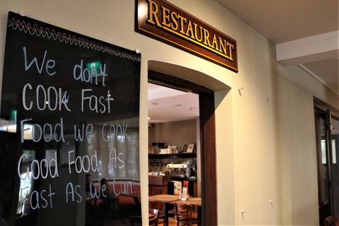 Walshs Hotel - Perths Hotel 0