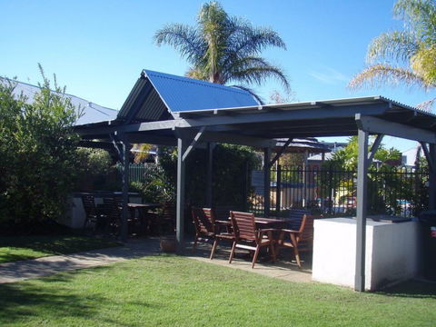 Dunsborough Inn Backpackers - Perths Hotel 3