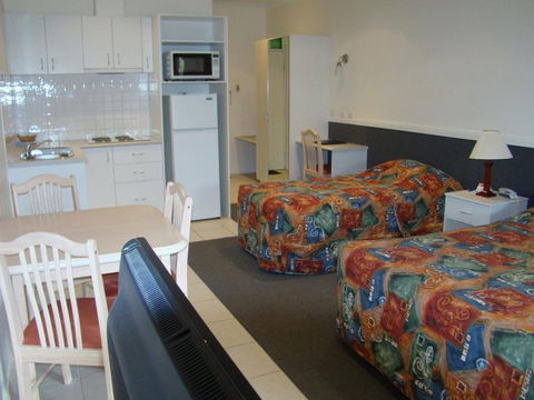 Dunsborough Inn Backpackers - Perths Hotel 4