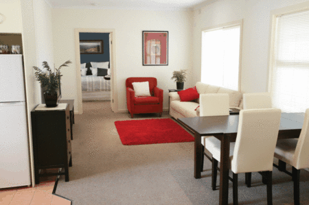 Off Mountain Accommodation - Perths Hotel