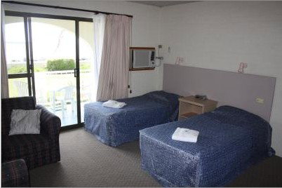 Edgewater Gardens - Perths Hotel 1