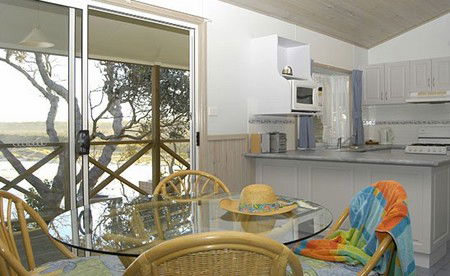 Berrara Beach Holiday Chalets - Perths Hotel 4
