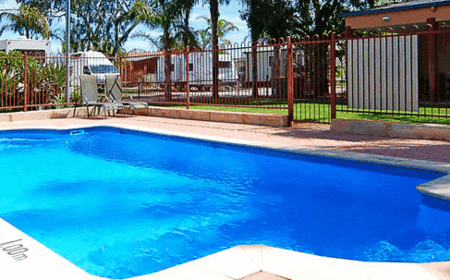 Perth Central Caravan Park - Perths Hotel 1