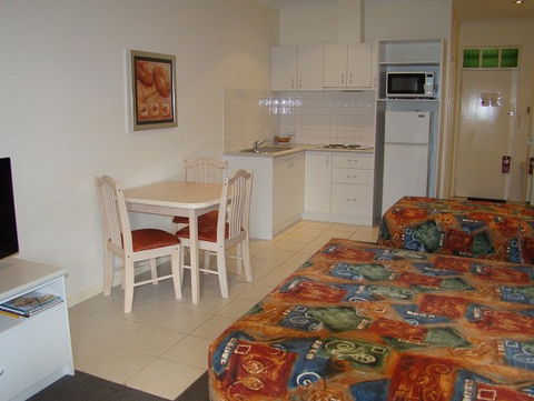 Dunsborough Central Motel - Perths Hotel 5