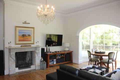 Cambourne Country House - Perths Hotel 0