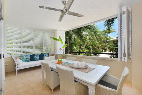 Cayman Villas Port Douglas - Perths Hotel 2