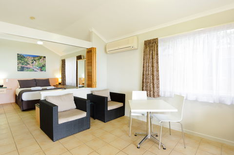 Ellis Beach Bungalows And Leisure Park - Perths Hotel 1