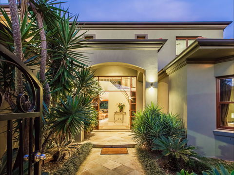 Lakeland Keys Broadbeach - Vogue Holiday Homes - Perths Hotel 2