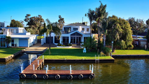 Mulwala 105 - Perths Hotel 0