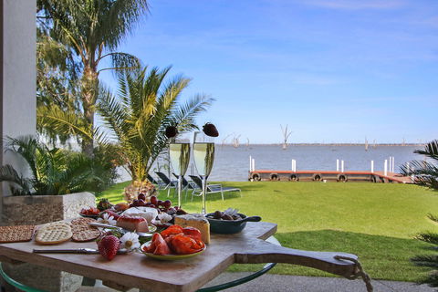Mulwala 105 - Perths Hotel 1
