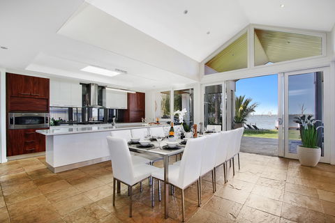 Mulwala 105 - Perths Hotel 2