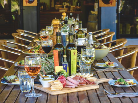 Olio Bello Lakeside Glamping - Perths Hotel 2