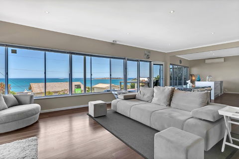 The Salty Dog Beachhouse - Perths Hotel 1