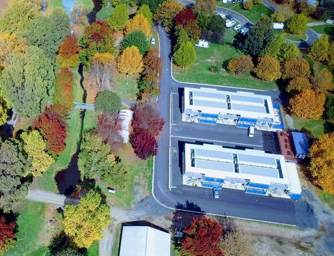 Tumbarumba Caravan Park - Perths Hotel 1