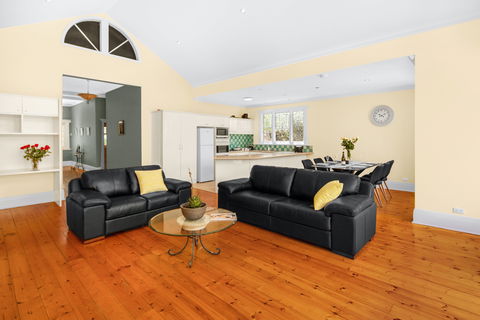 Adelaide Style Accommodation-City And Beach Luxury Home - Perths Hotel 0