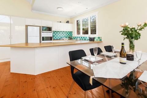 Adelaide Style Accommodation-City And Beach Luxury Home - Perths Hotel 2