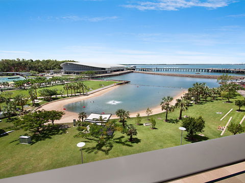 Akuna Waterfront - Perths Hotel 0