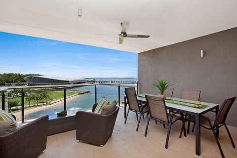 Akuna Waterfront - Perths Hotel 1