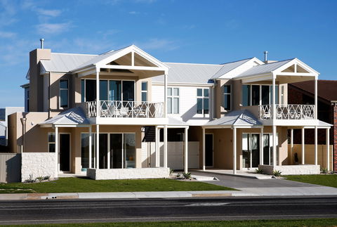 Aldinga Beach Getaways - Perths Hotel 0