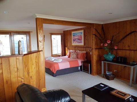 Bed In The Treetops - Perths Hotel 1