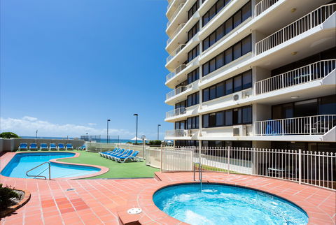 Breakers North - Absolute Beach Front Holiday Apartments - Perths Hotel 2