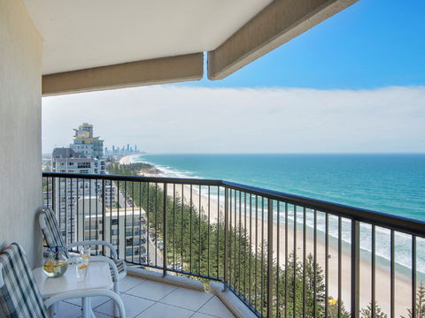 Burleigh Esplanade Apartments - Perths Hotel 2